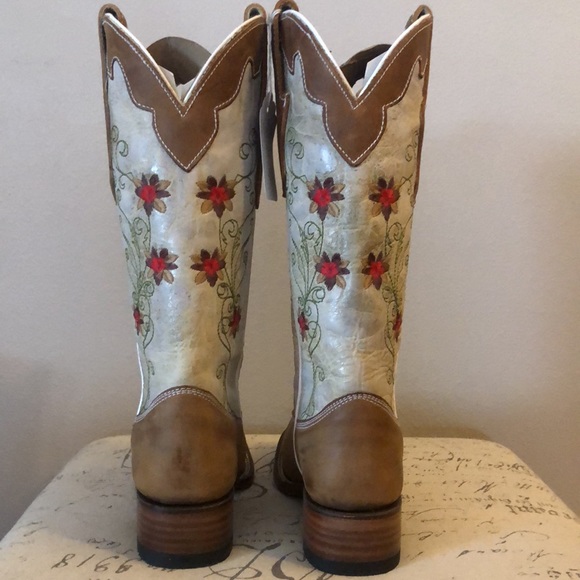 Corral Floral Embroidered Western Boot - Picture 5 of 5